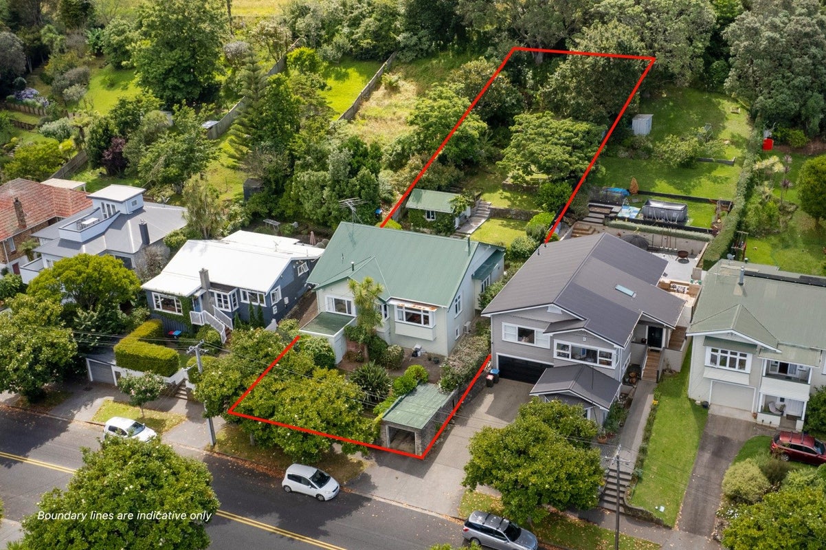 13 Mount Royal Avenue, Mount Albert, Auckland - Carousel 1