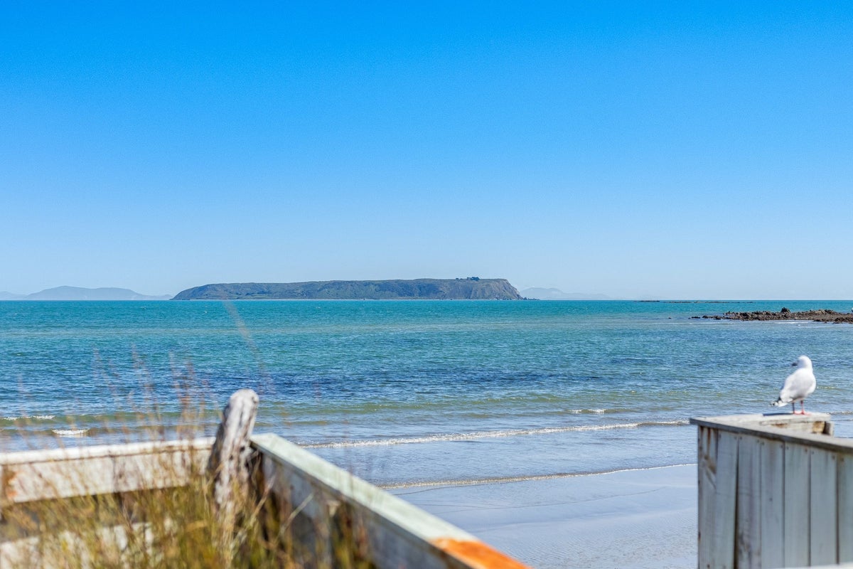 32 Steyne Avenue, Plimmerton, Porirua - Carousel 1