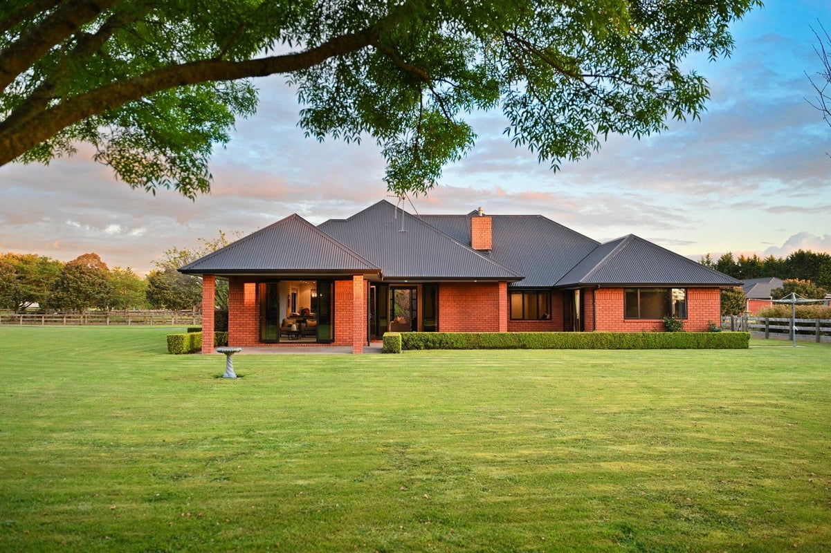 10 East Ridge Grove, Newstead, Hamilton - Carousel 2