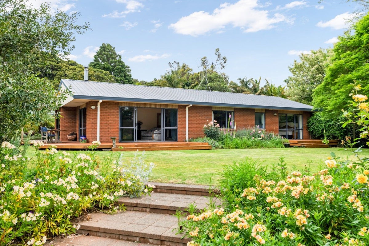 227 Church Road, Kamo - Carousel 1