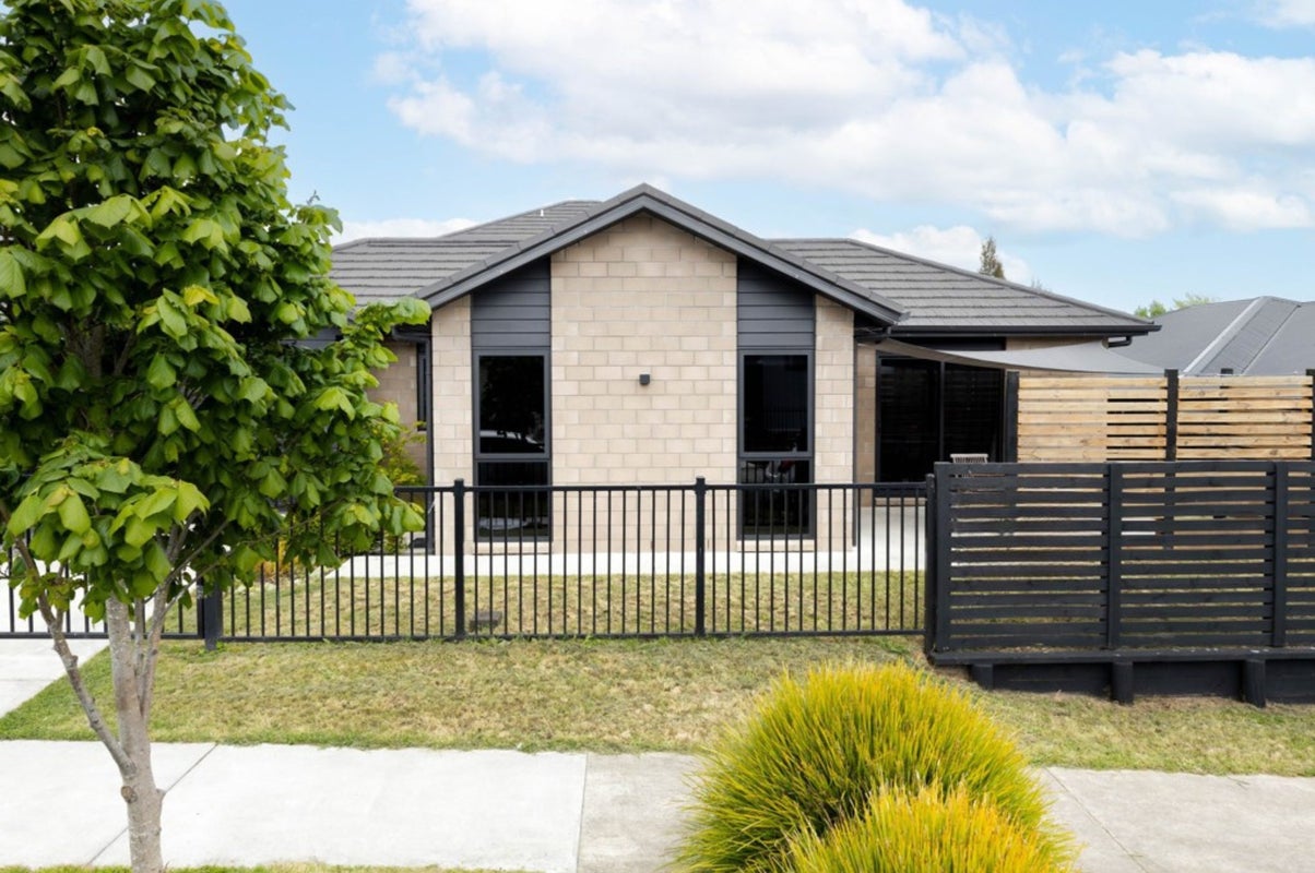 1/4 Ekara Road, Flagstaff, Hamilton - Carousel 1