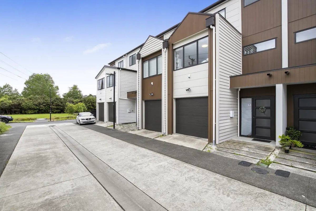 7 Bloom Crescent, Sunnyvale, Auckland - Carousel 1