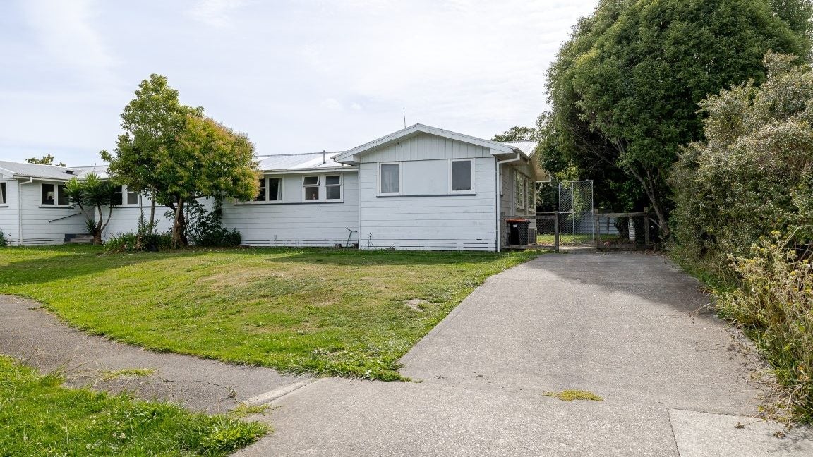 9 Benbow Place, Awapuni, Palmerston North - Carousel 1