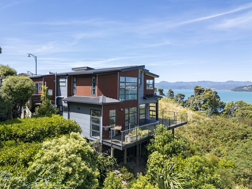 6 Satchell Way, Kaiwharawhara, Wellington - Carousel 1