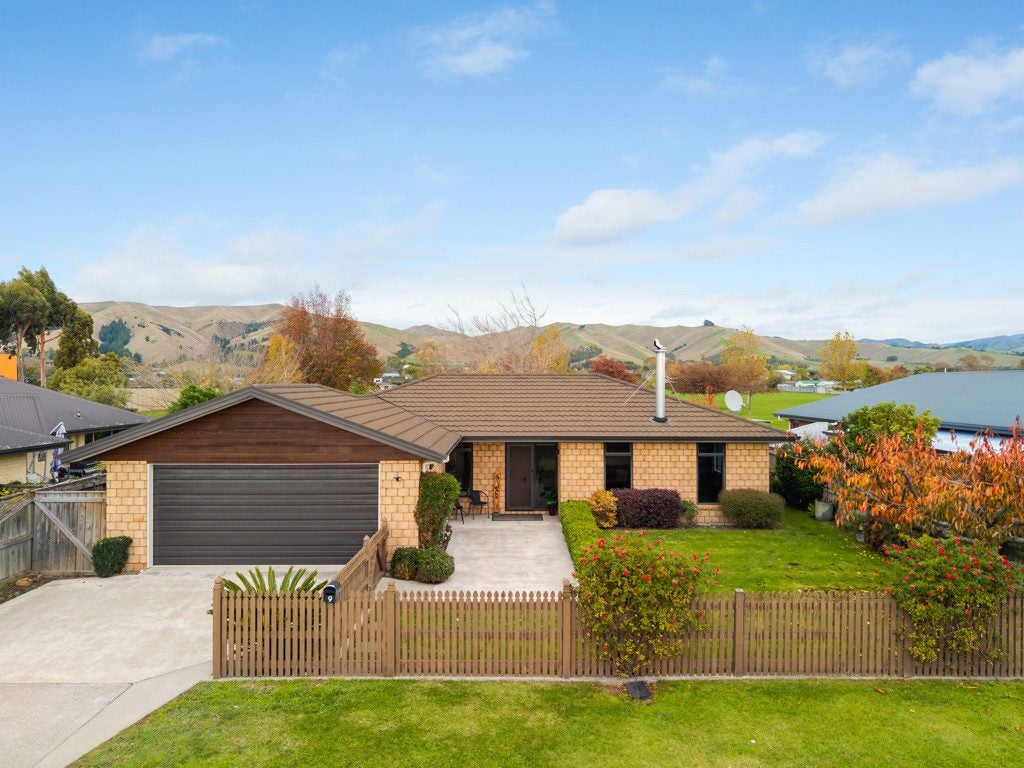 9 Rosewood Place, Redwoodtown, Blenheim - Carousel 1