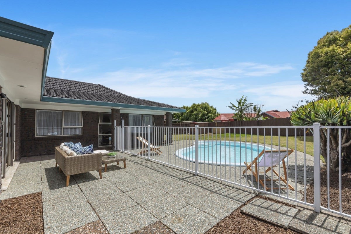 11 Rippleside Place, Pahurehure, Papakura - Carousel 2