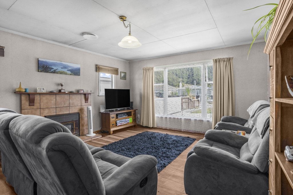 68 Totara Street, Wainuiomata, Lower Hutt - Carousel 2