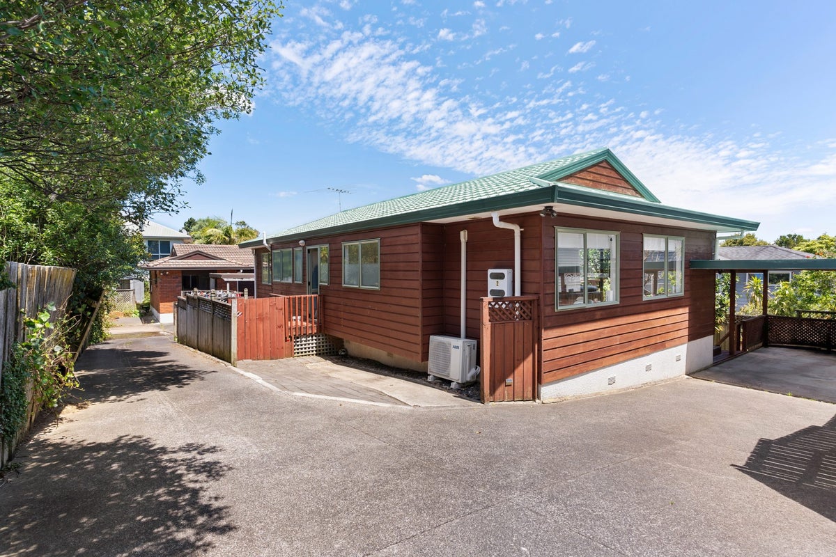 2/4 Gibraltar Street, Howick, Auckland - Carousel 2