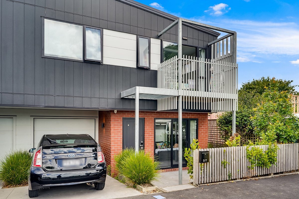 2/7 Dyer Street, Whitiora, Hamilton - Carousel 1