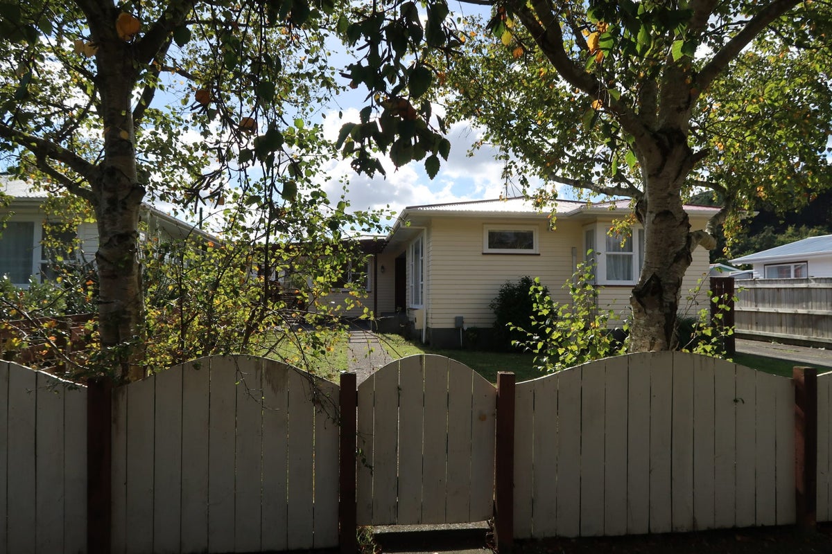 63 Parkway, Wainuiomata, Lower Hutt - Carousel 2