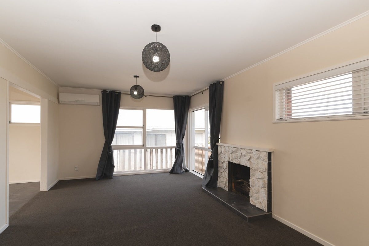 22 Sycamore Drive, Sunnynook, Auckland - Carousel 2