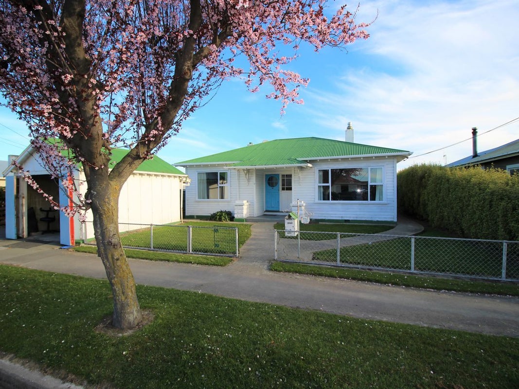 15 Teviot Street, Oamaru North, Oamaru - Carousel 1