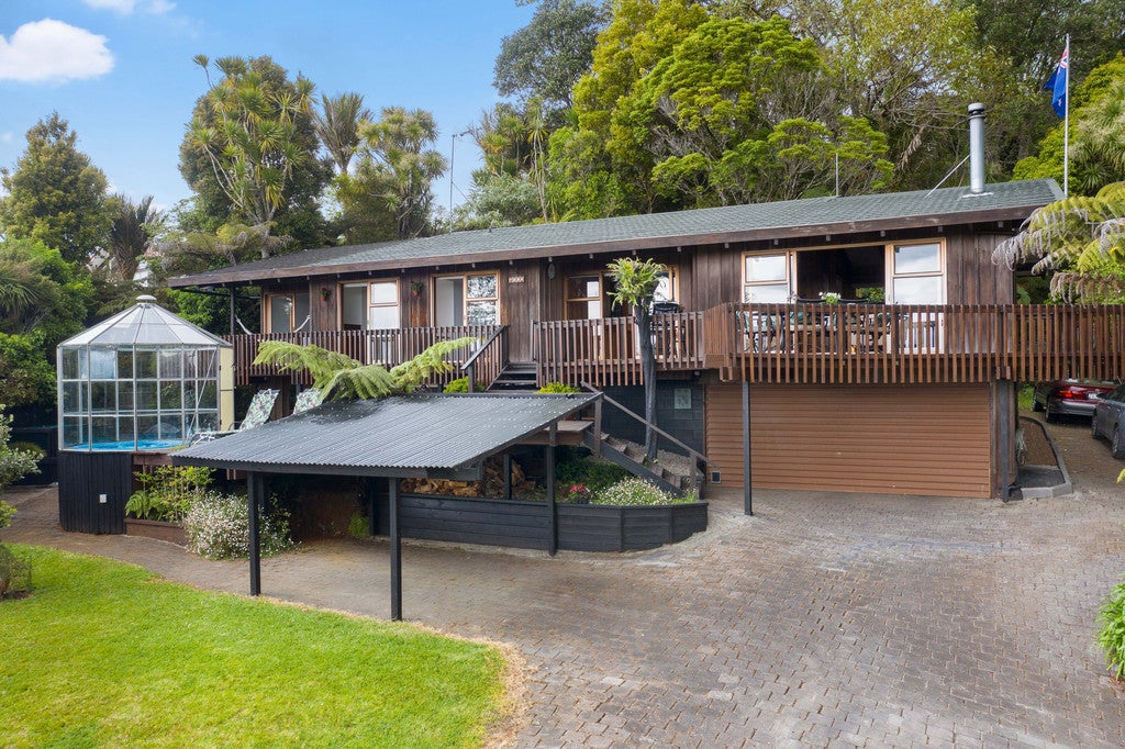 840 West Coast Road, Waiatarua, Auckland - Carousel 1