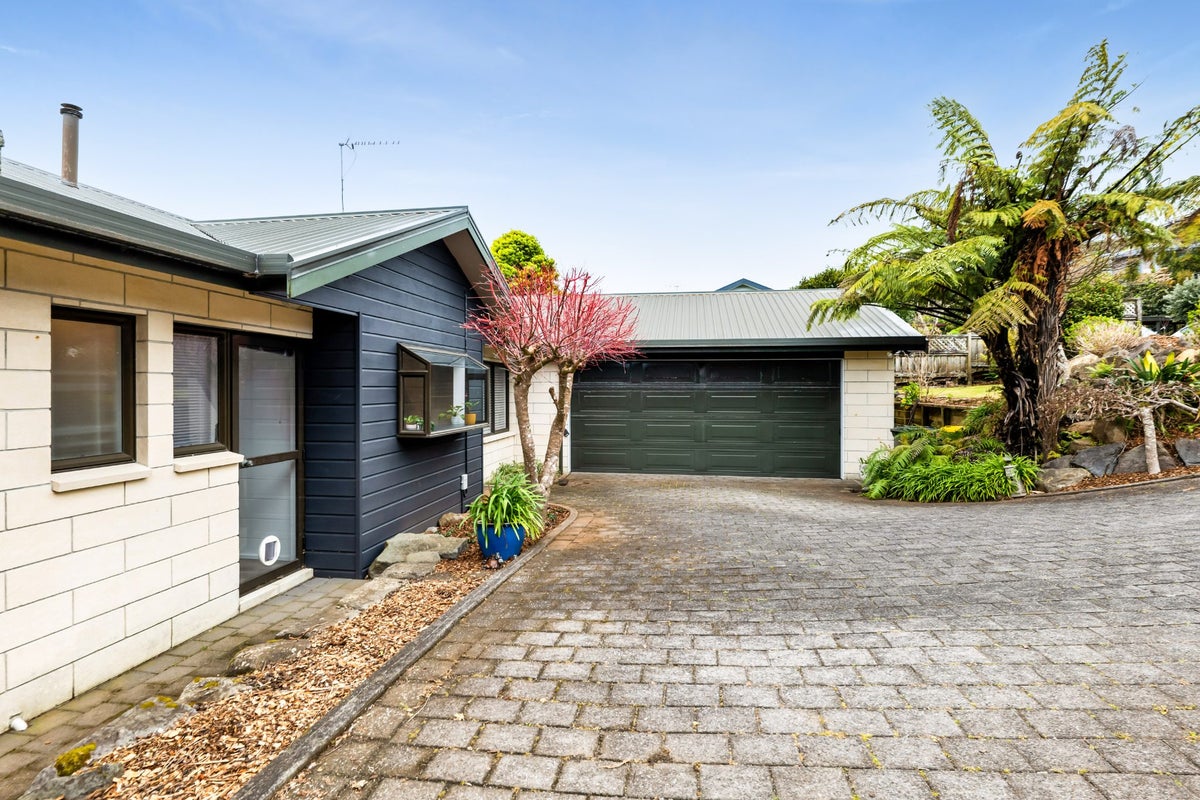 23B Veale Road, Frankleigh Park, New Plymouth - Carousel 2