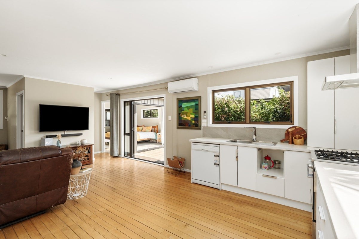 6 Rutherford Street, Otumoetai, Tauranga - Carousel 2