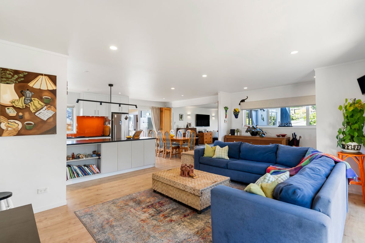 18 Uppingham Crescent, Hillcrest, Auckland - Carousel 2