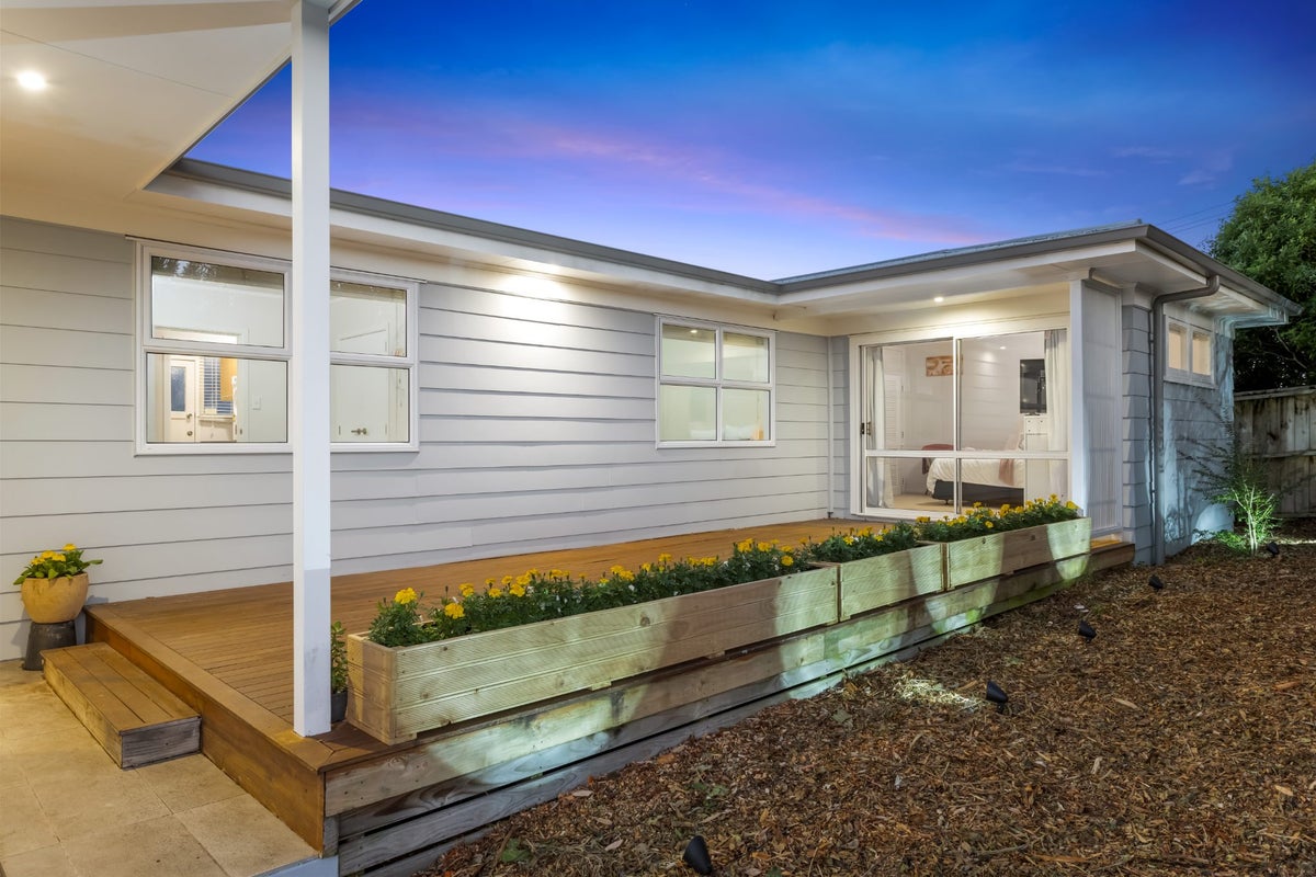 1 Japonica Drive, Beach Haven, Auckland - Carousel 1