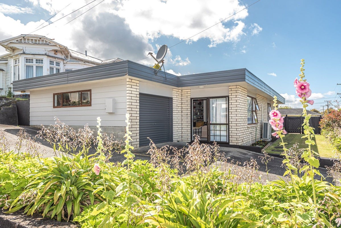 10 Caius Avenue, Gonville, Whanganui - Carousel 1