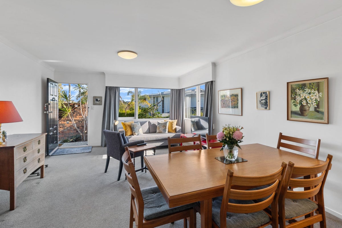 2/68 Speight Road, Kohimarama, Auckland - Carousel 2