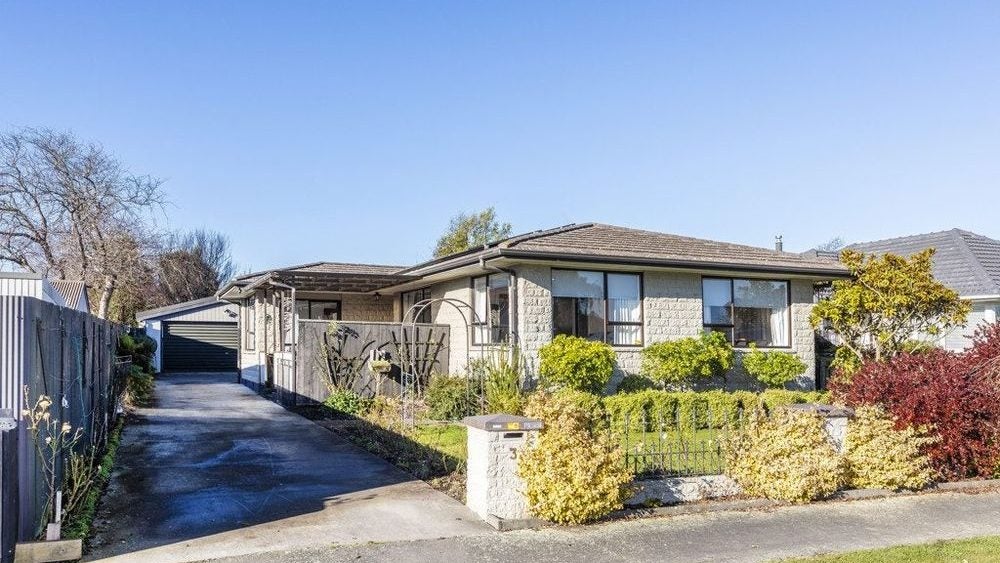 3 Clipper Place, Redwood, Christchurch - Carousel 1
