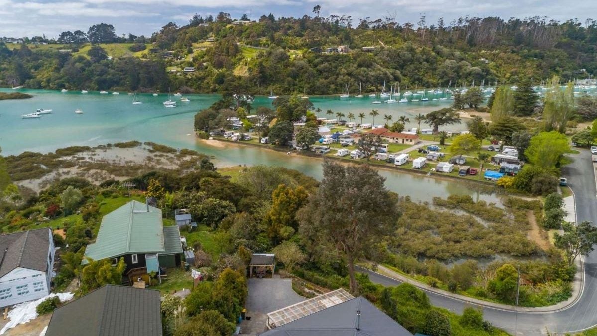 16 Flounder Point Road, Stillwater, Silverdale - Carousel 1