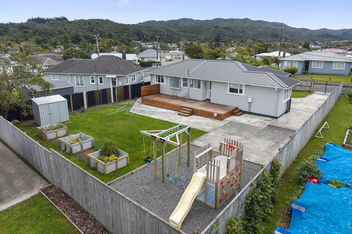 4 Derwent Street, Wainuiomata, Lower Hutt - Carousel 1