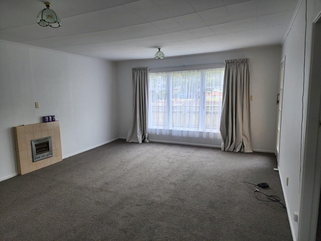 2/8 Ararino Street, Trentham, Upper Hutt - Carousel 2