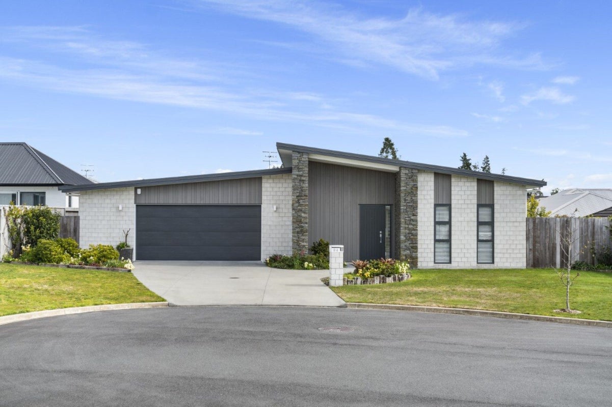 24 Goodwin Crescent, Pyes Pa, Tauranga - Carousel 1