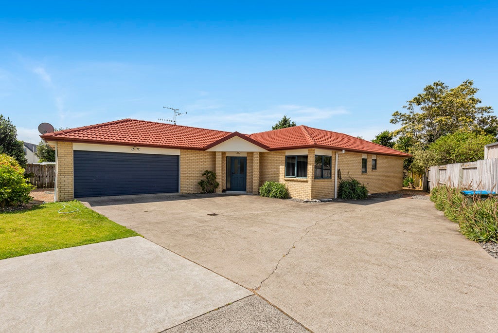 10 Karia Grove, Papamoa Beach, Papamoa - Carousel 1