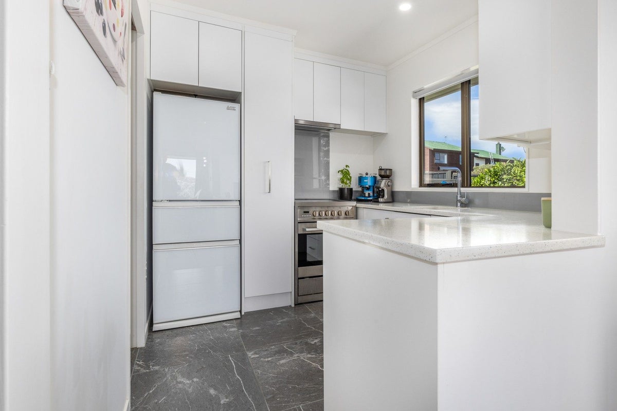 2/39 Kinloch Place, Papakowhai, Porirua - Carousel 2