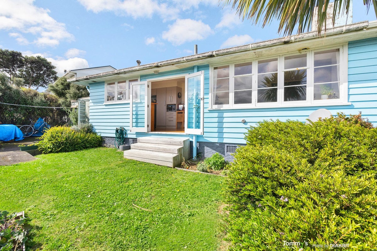 46 Raukawa Street, Strathmore Park, Wellington - Carousel 2