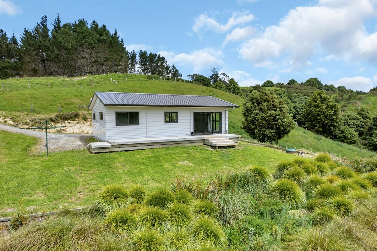 2568E Paparoa-Oakleigh Road, Paparoa - Carousel 26