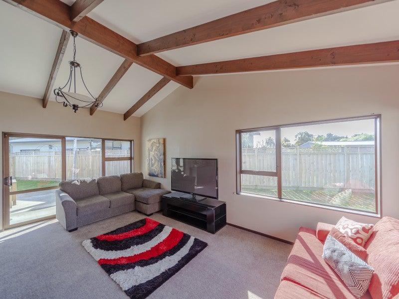 1/8 CLARENCE COX CRES, PIRIMAI, NAPIER - Carousel 2
