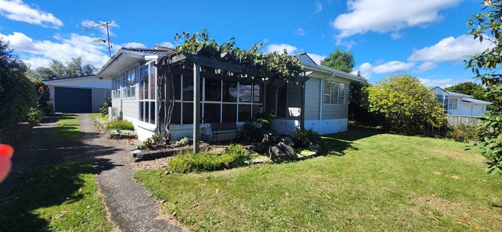 27 Browning Crescent, Owhata, Rotorua - Carousel 1