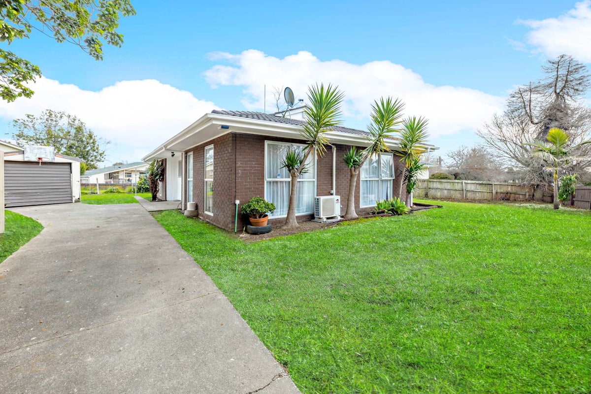 13 Fairdale Avenue, Red Hill, Papakura - Carousel 1