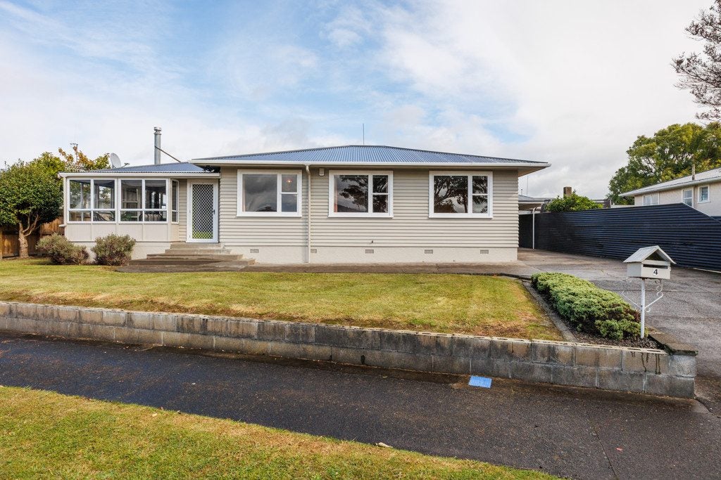 4 Ellesmere Crescent, Highbury, Palmerston North - Carousel 1