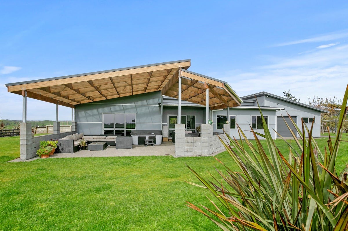 350 Awai Road, Tarurutangi, New Plymouth - Carousel 2