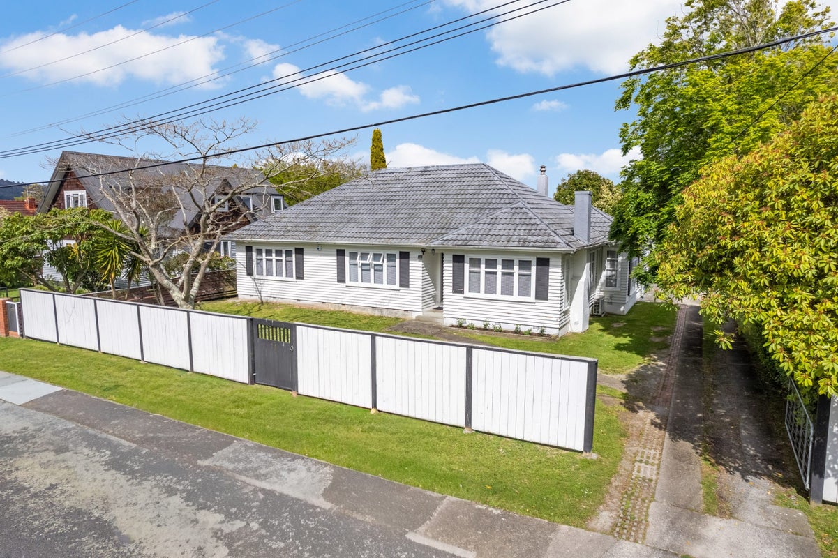 11 Golders Road, Elderslea, Upper Hutt - Carousel 1