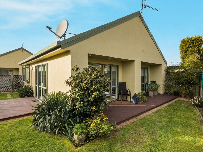 2/90 Hawke Street, New Brighton, Christchurch - Carousel 1