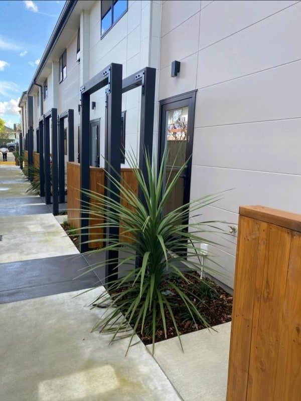 9/137 Tirimoana Road, Te Atatu South, Auckland - Carousel 1