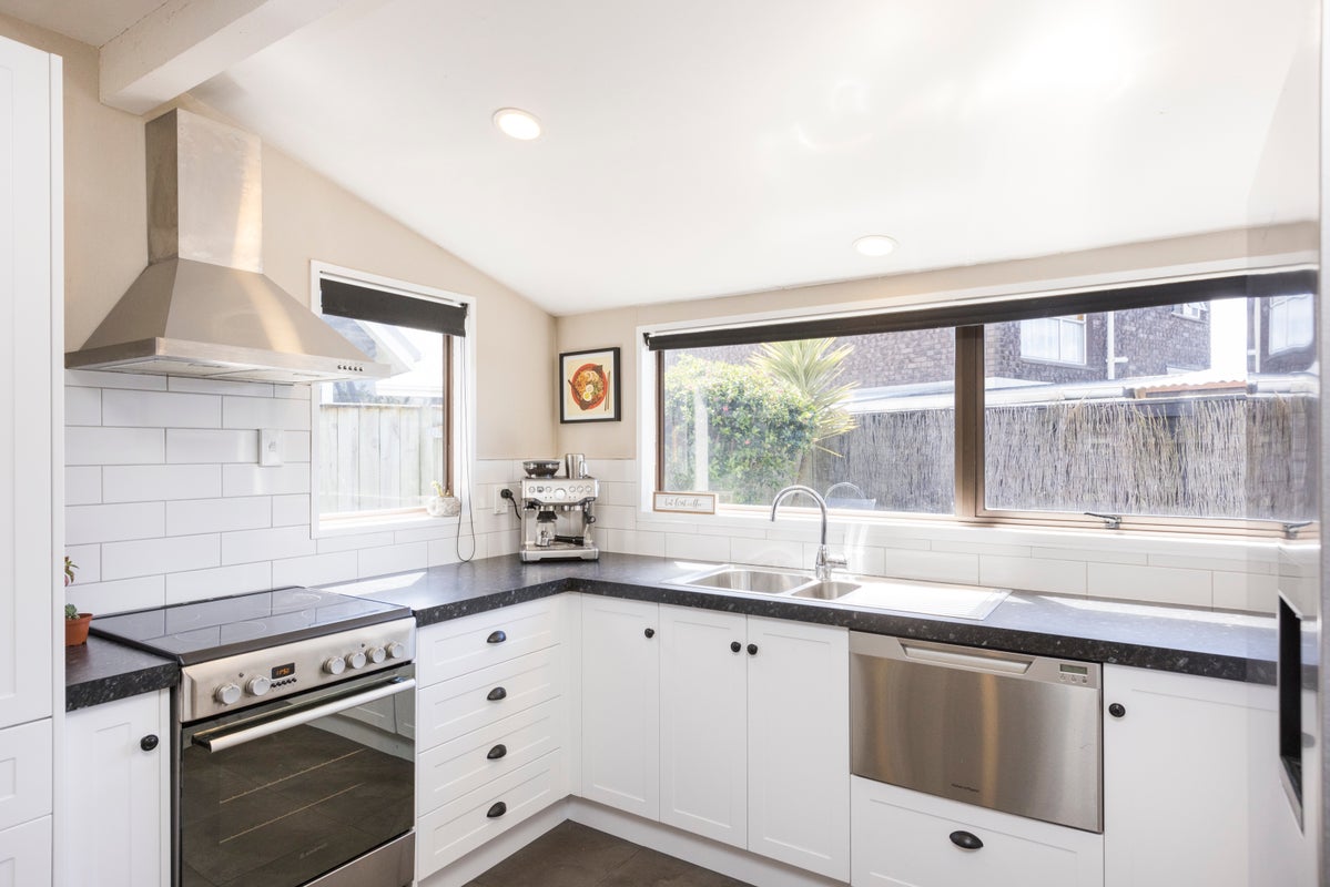 32 Moyne Avenue, Milson, Palmerston North - Carousel 2