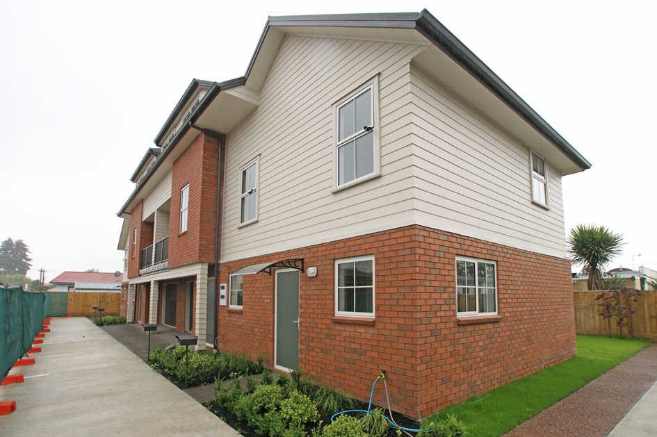 13 Chiefs Court, Hamilton East, Hamilton - Carousel 1