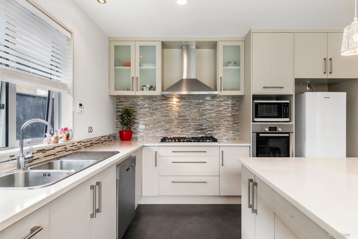 30 Castellina Drive, Karaka, Papakura - Carousel 2