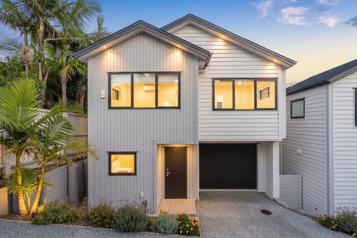 10D Cranston Street, Torbay, Auckland - Carousel 1