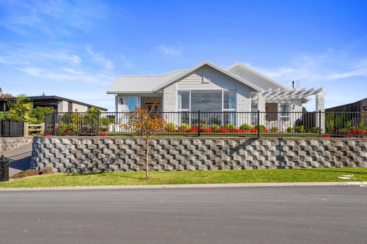3 Fairwayview Drive, Omokoroa, Omokoroa - Carousel 1
