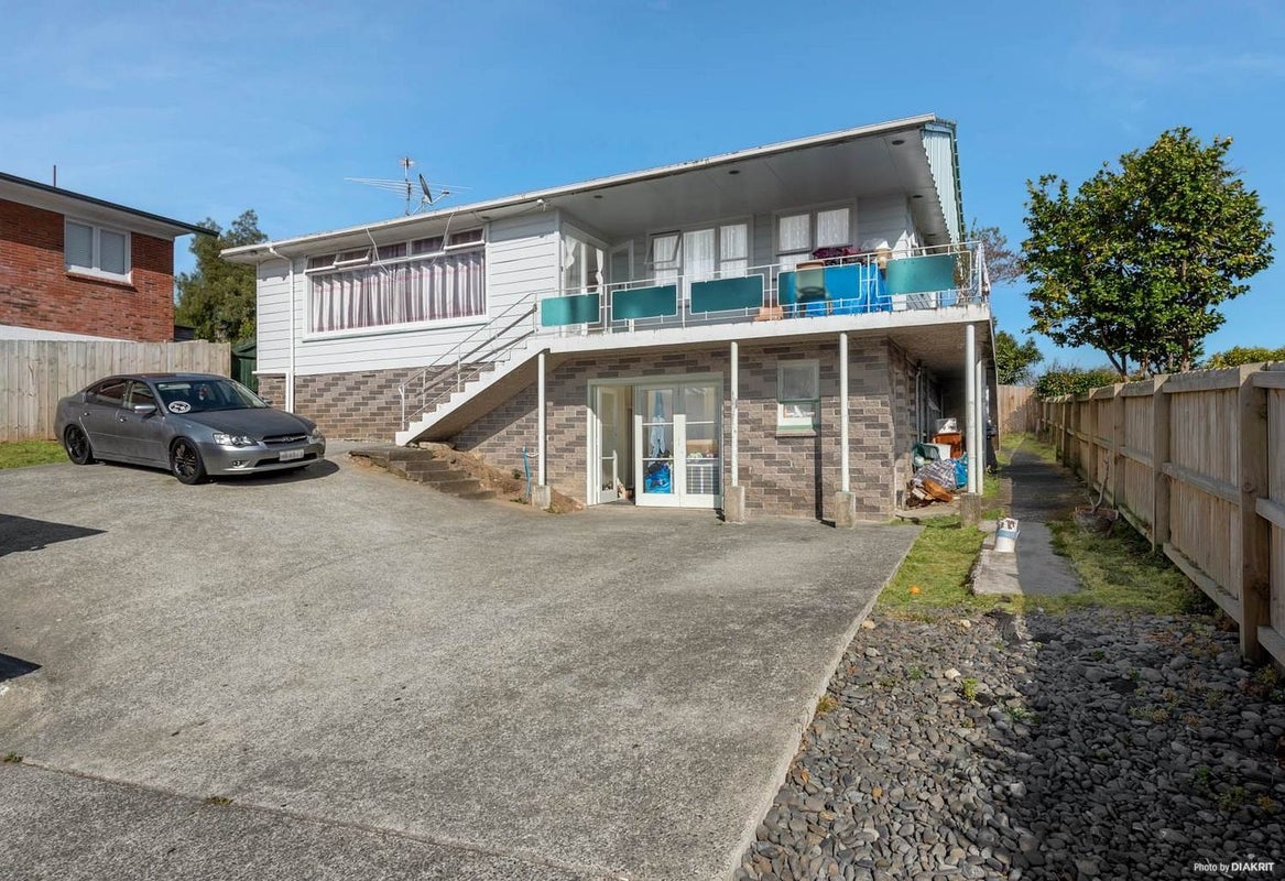 13 Kelston Street, New Lynn, Auckland - Carousel 1