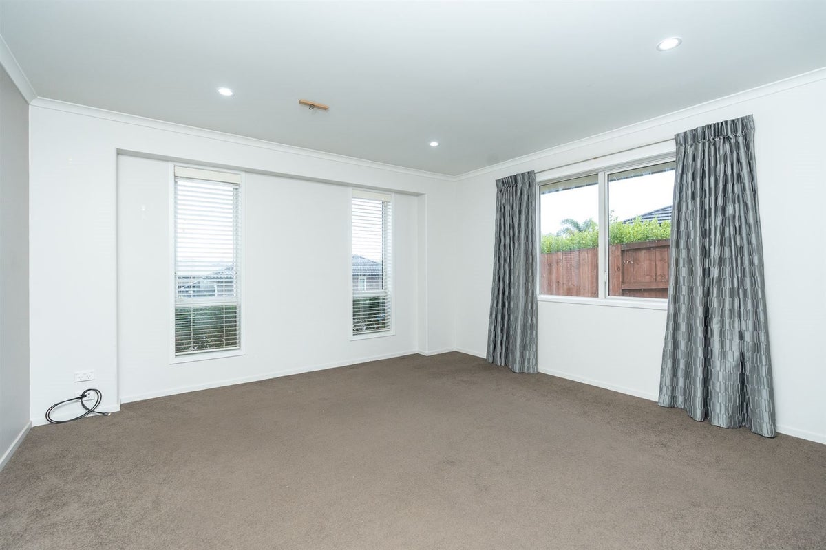 34 Trauzer Place, Flagstaff, Hamilton - Carousel 2