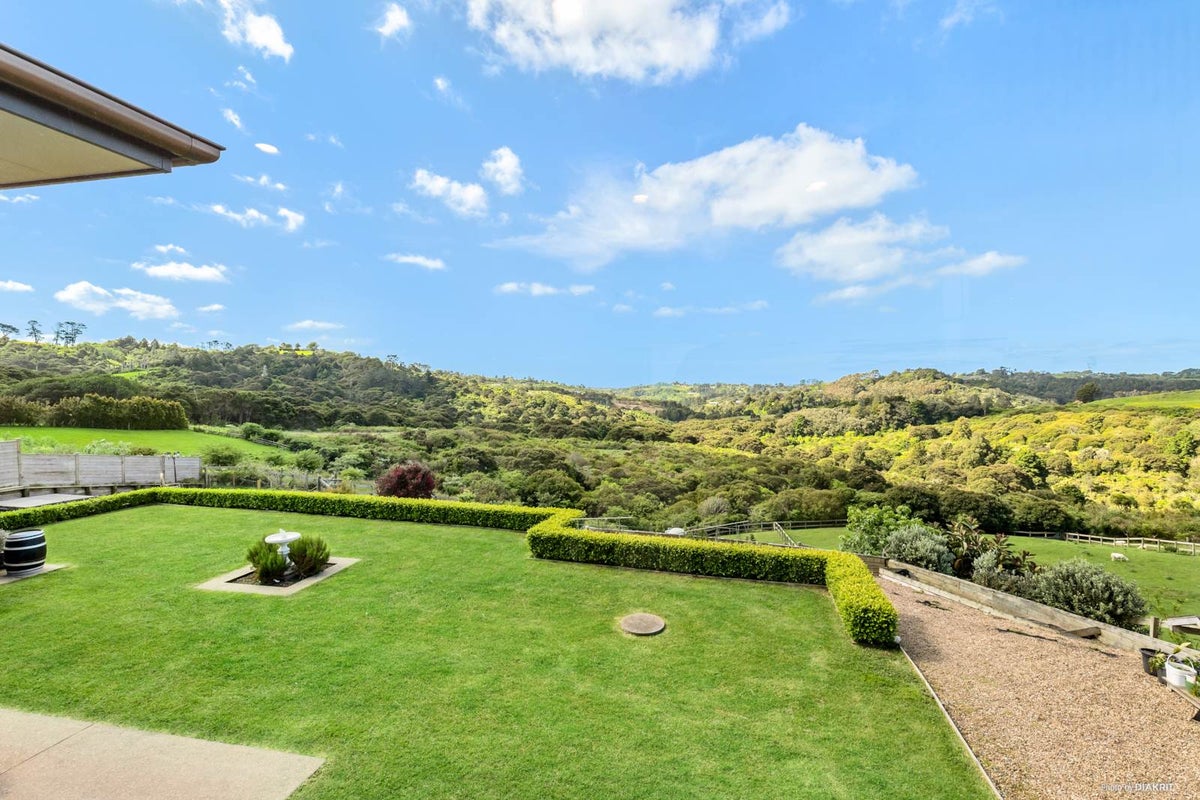 74 Chateau Rise, Flat Bush, Auckland - Carousel 2
