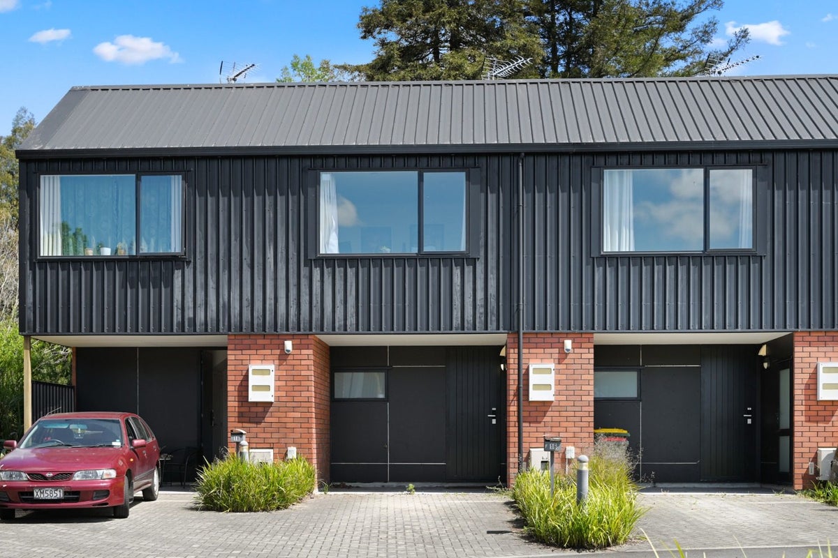 8 Jaspers Way, Huntington, Hamilton - Carousel 1