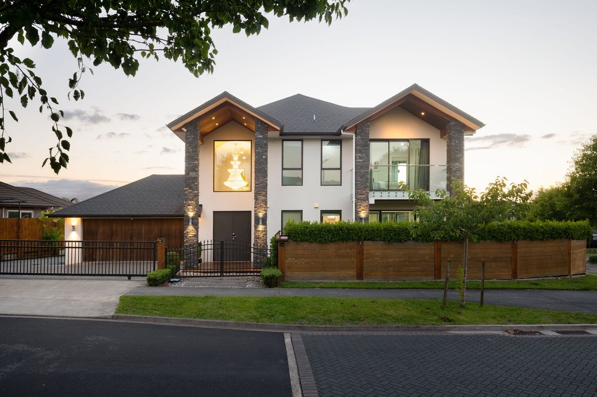 8 Longbow Terrace, Flagstaff, Hamilton - Carousel 1